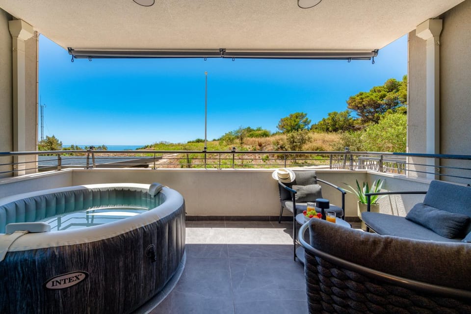 Hot Tub, Balcony/Terrace, Spa and wellness centre/facilities, Seating area