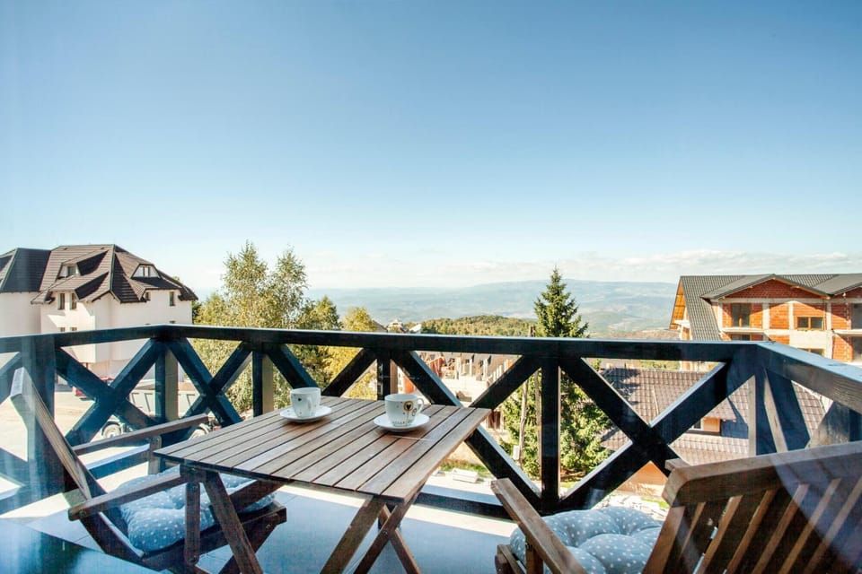 Balcony/Terrace, Mountain view
