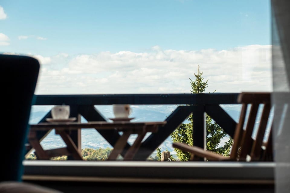 Balcony/Terrace, Mountain view