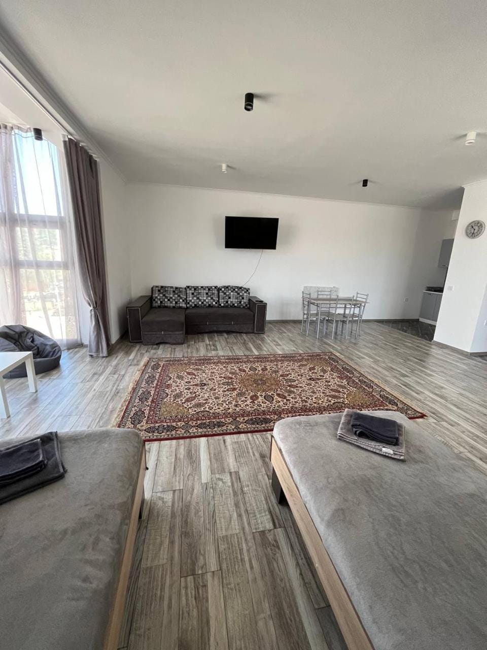 Communal lounge/ TV room, TV and multimedia, Living room, Photo of the whole room, Seating area