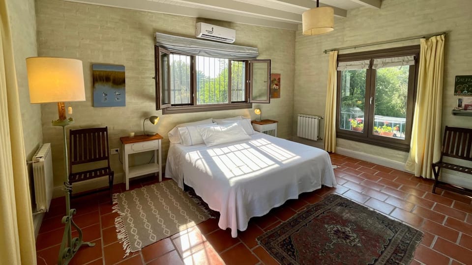 Bedroom, internet, air conditioner