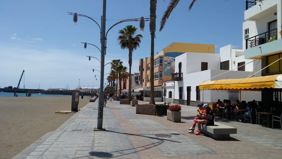 Nearby landmark, Restaurant/places to eat, Beach, Shopping Area