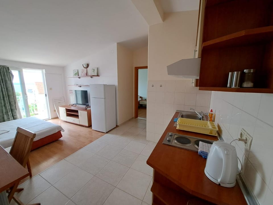 Kitchen or kitchenette, Photo of the whole room