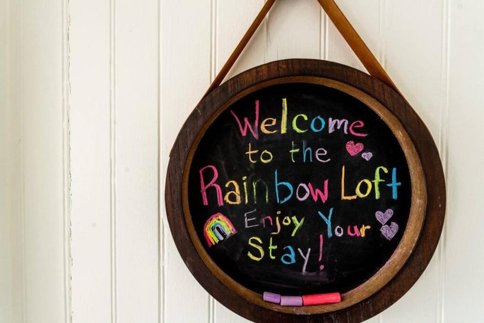 Somewhere over the Rainbow Loft with AC Hilo House in Hilo