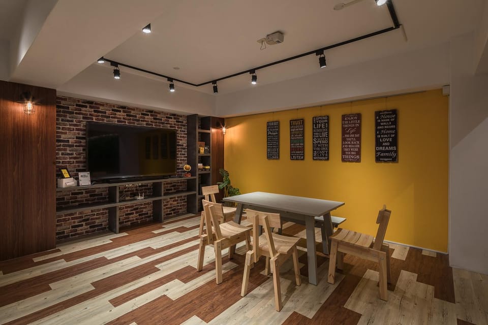 TV and multimedia, Seating area