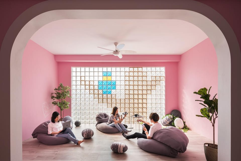 People, Balcony/Terrace, Seating area