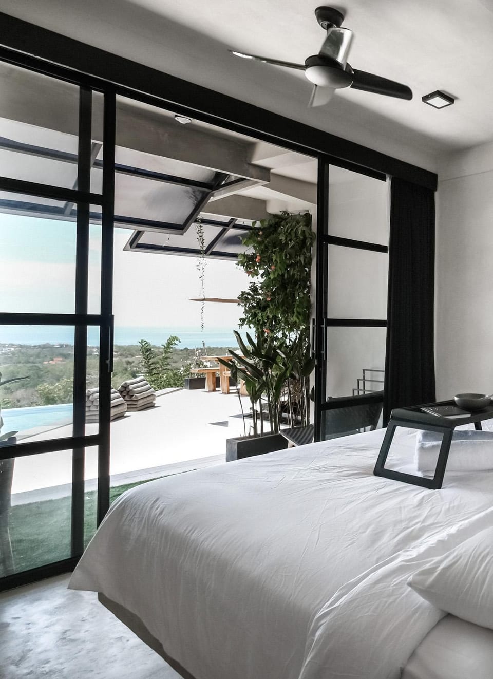 Pool view, Sea view