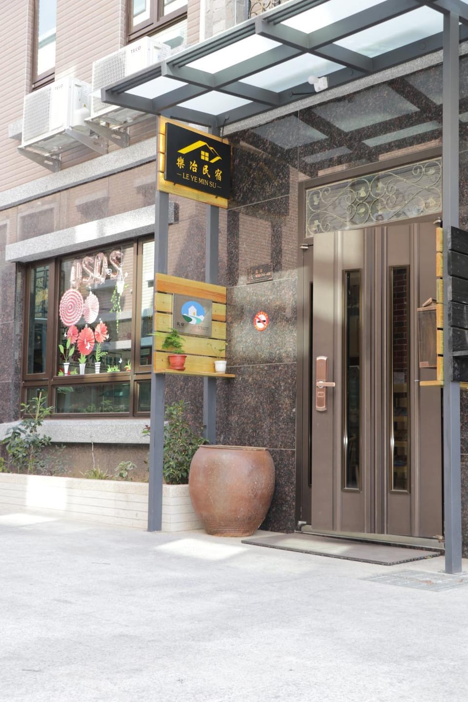 Facade/entrance