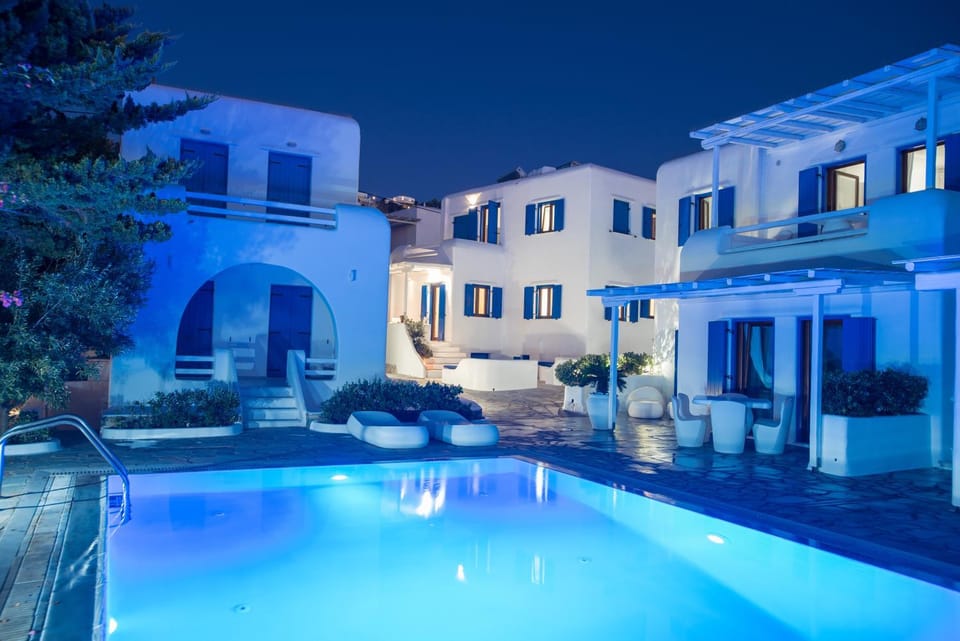 Property building, Pool view, Swimming pool, Swimming pool