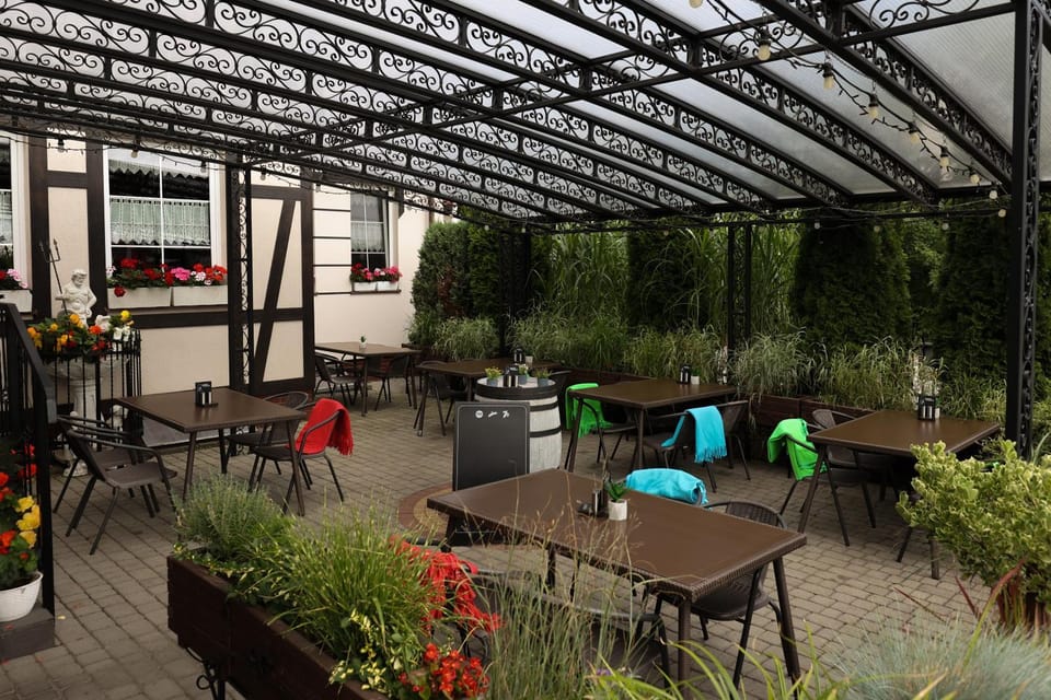 Restaurant/places to eat, Garden, Garden view