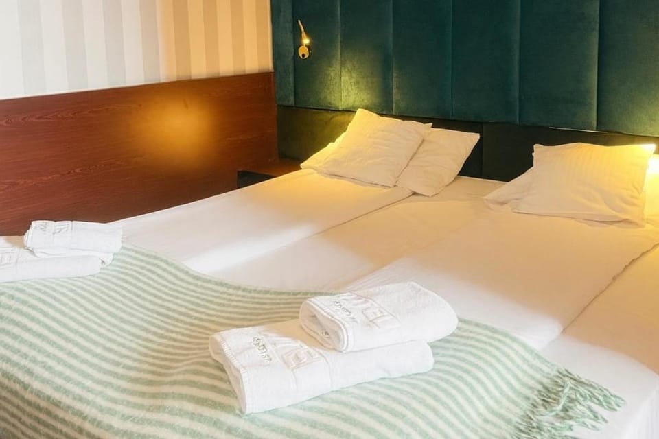 Bed, Photo of the whole room, towels
