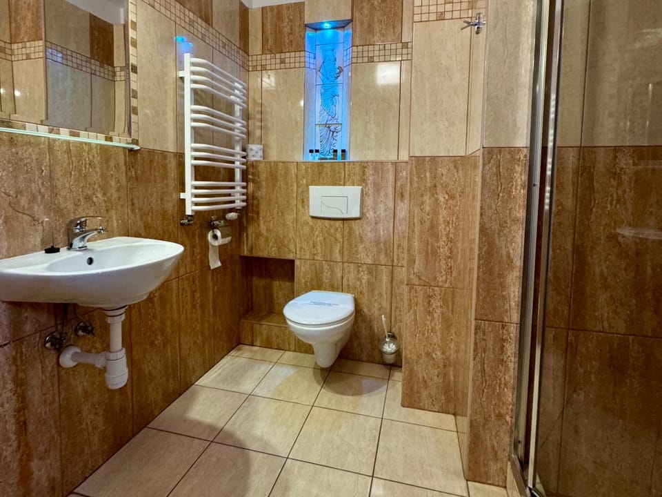 Shower, Toilet, Bathroom