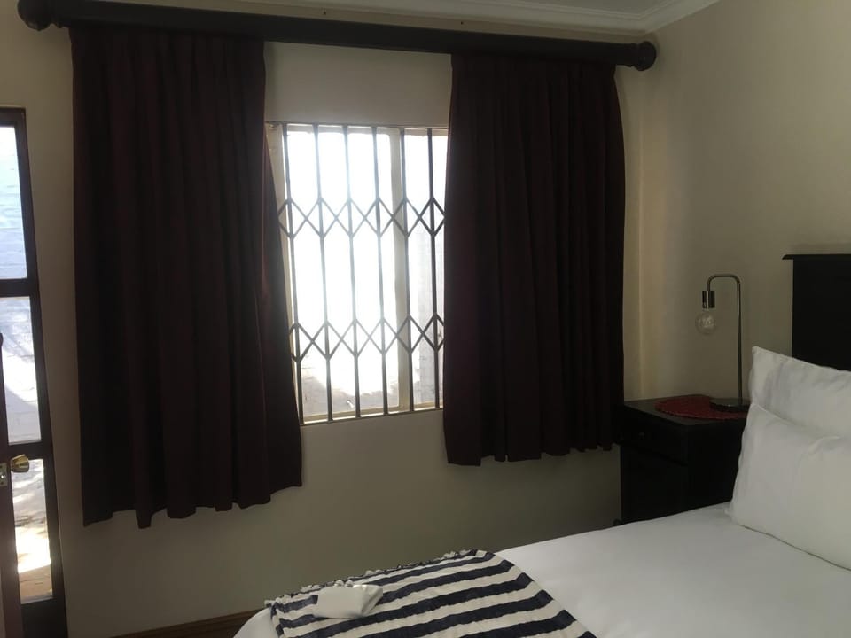 TV and multimedia, Photo of the whole room, Bedroom