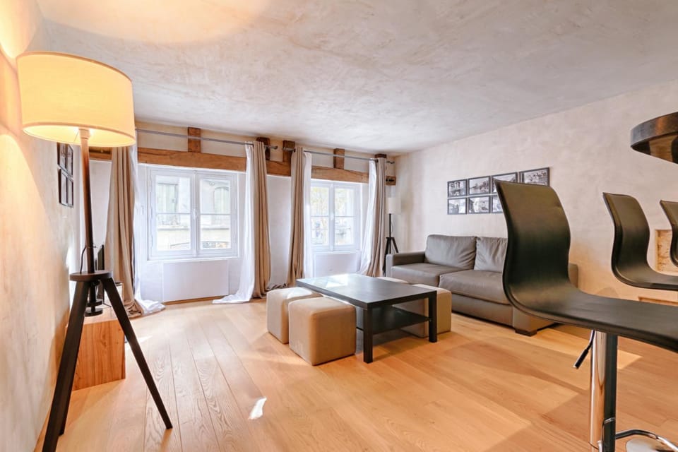 Luxurious & Design Flat 2BR/8P- Boulevard Saint Germain Apartment in Paris