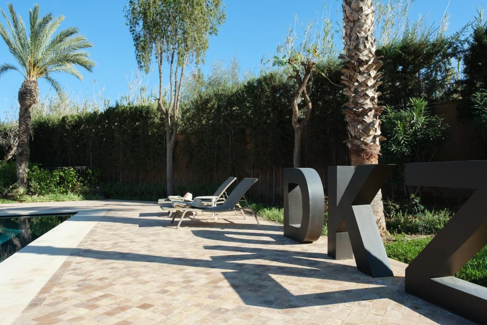 Swimming pool, sunbed