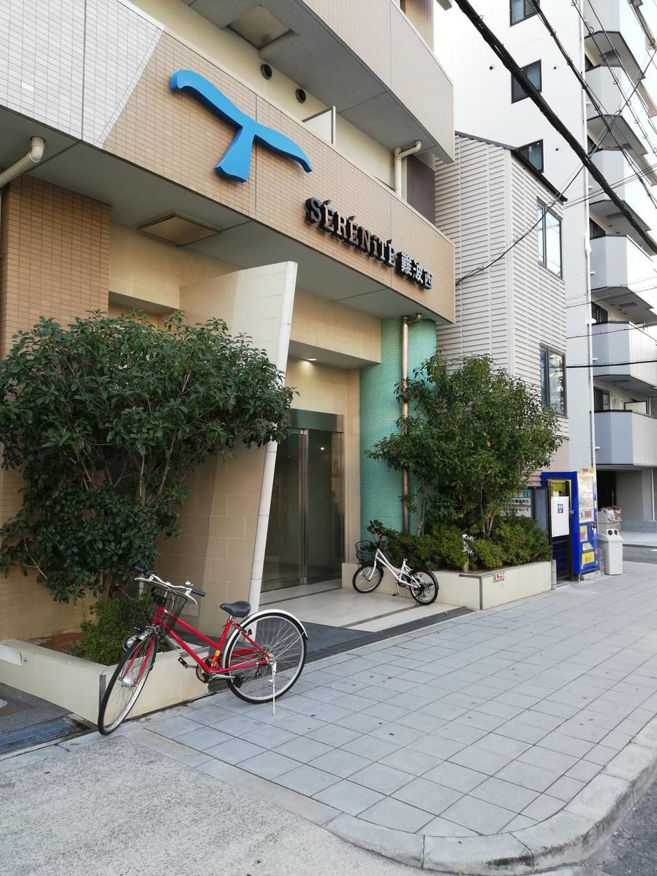 Facade/entrance
