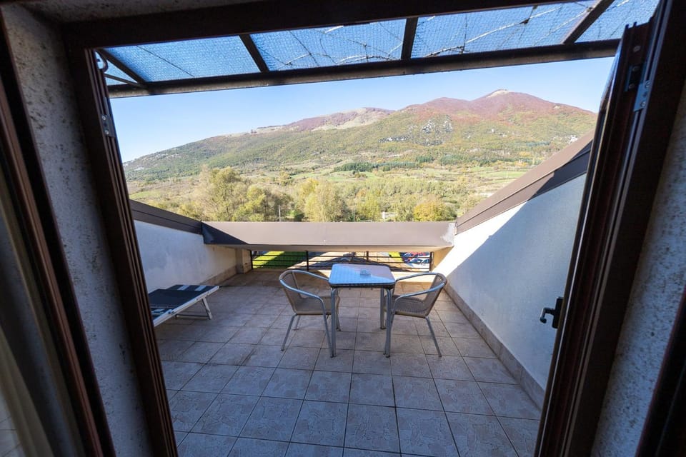 Day, Natural landscape, View (from property/room), Balcony/Terrace, Dining area, Mountain view