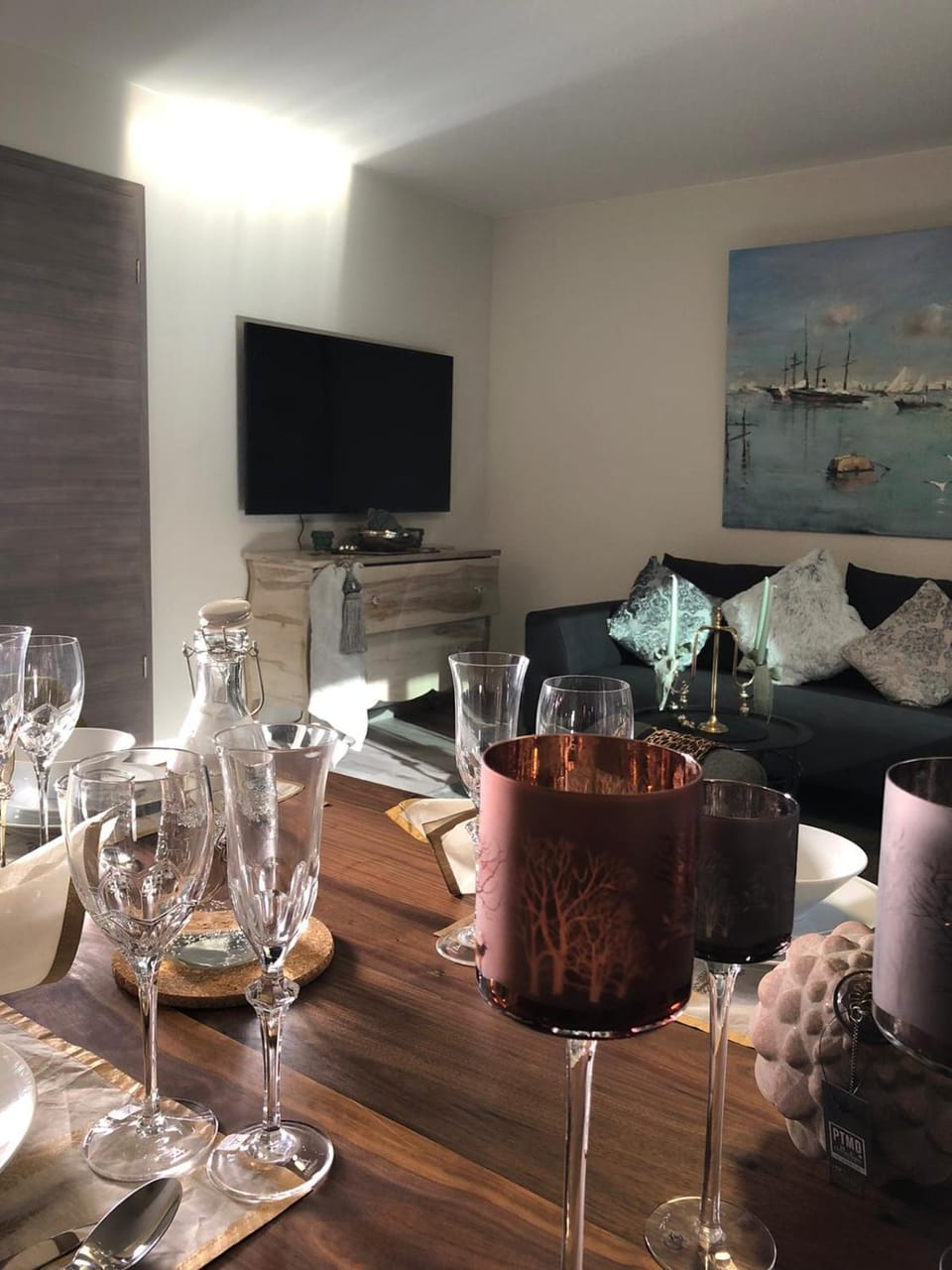 Living room, Seating area, Dining area
