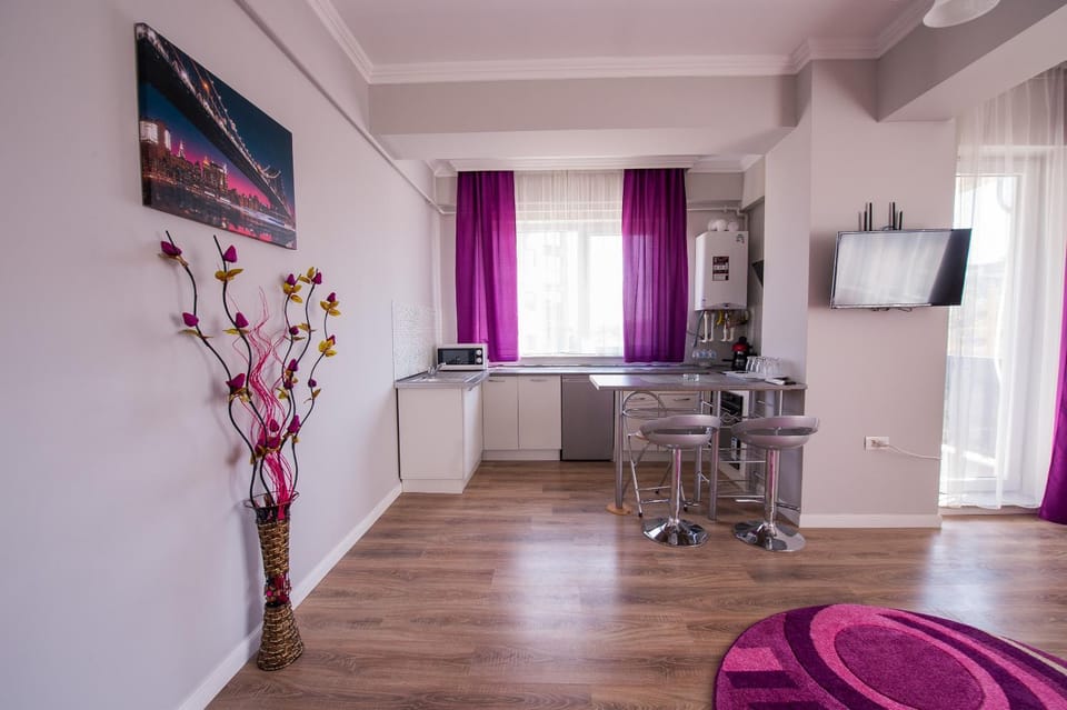 TV and multimedia, Seating area, Dining area