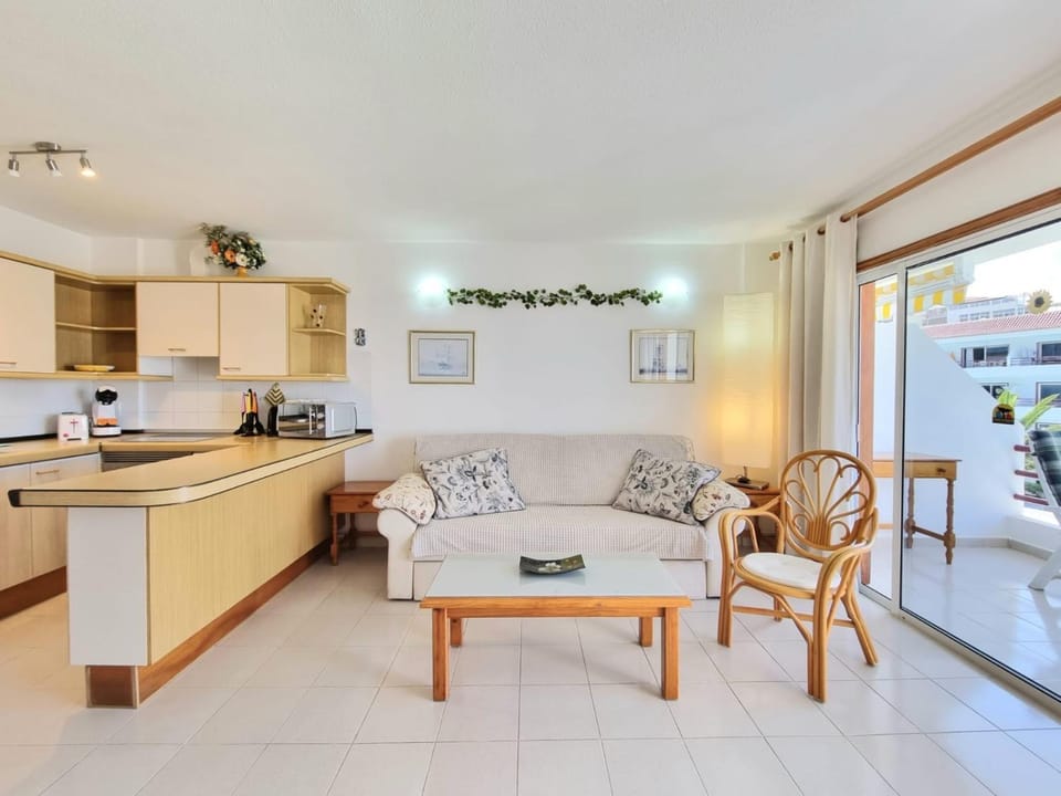Kitchen or kitchenette, Seating area