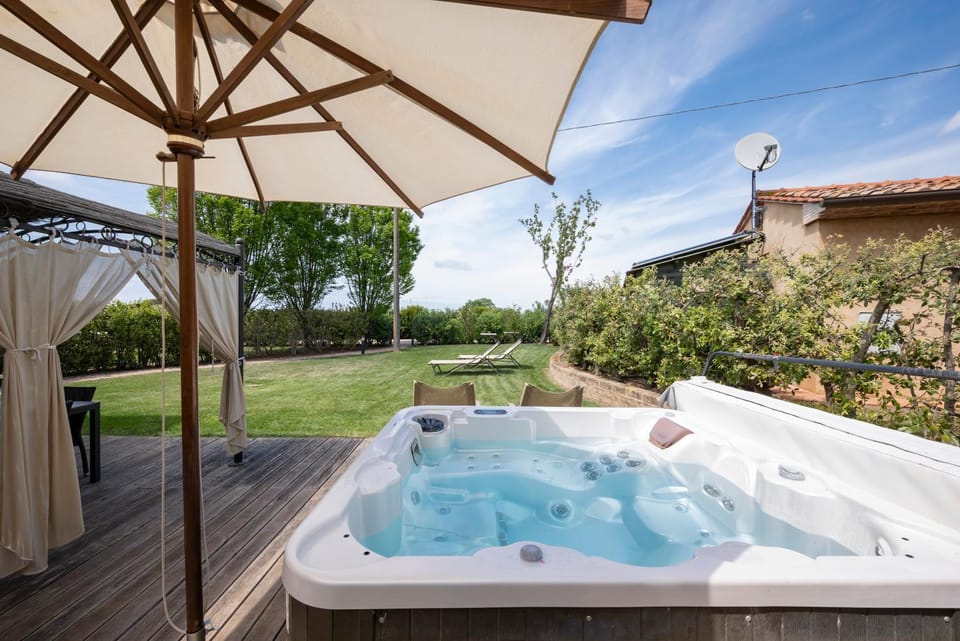 Hot Tub, Garden view