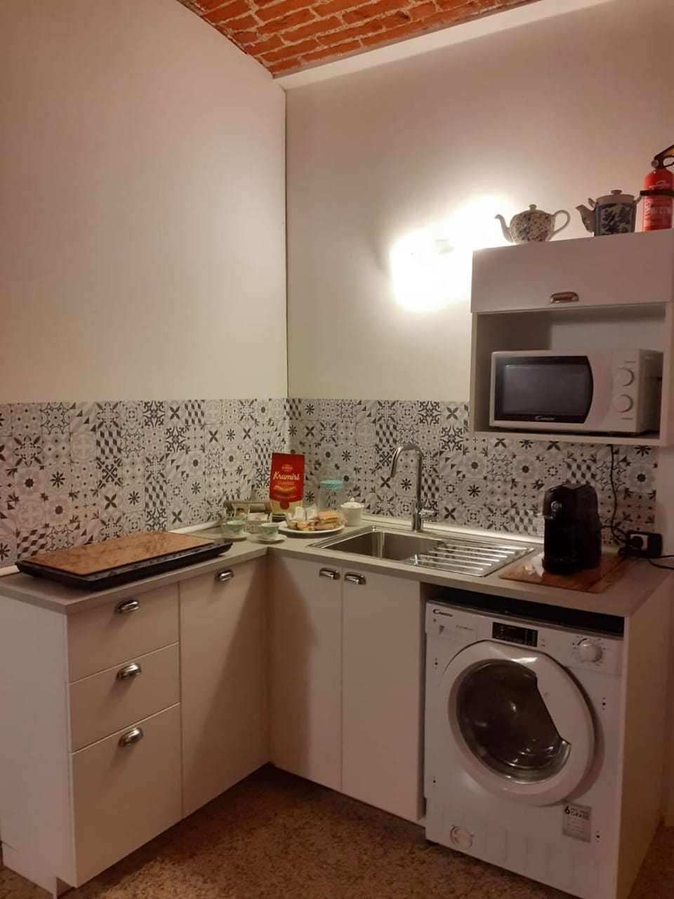 "Lo charme" a 5 minuti a piedi da Ospedale,Teatro Coccia ed Universita',a 30 minuti dai Laghi e 40 minuti da Milano Apartment in Novara