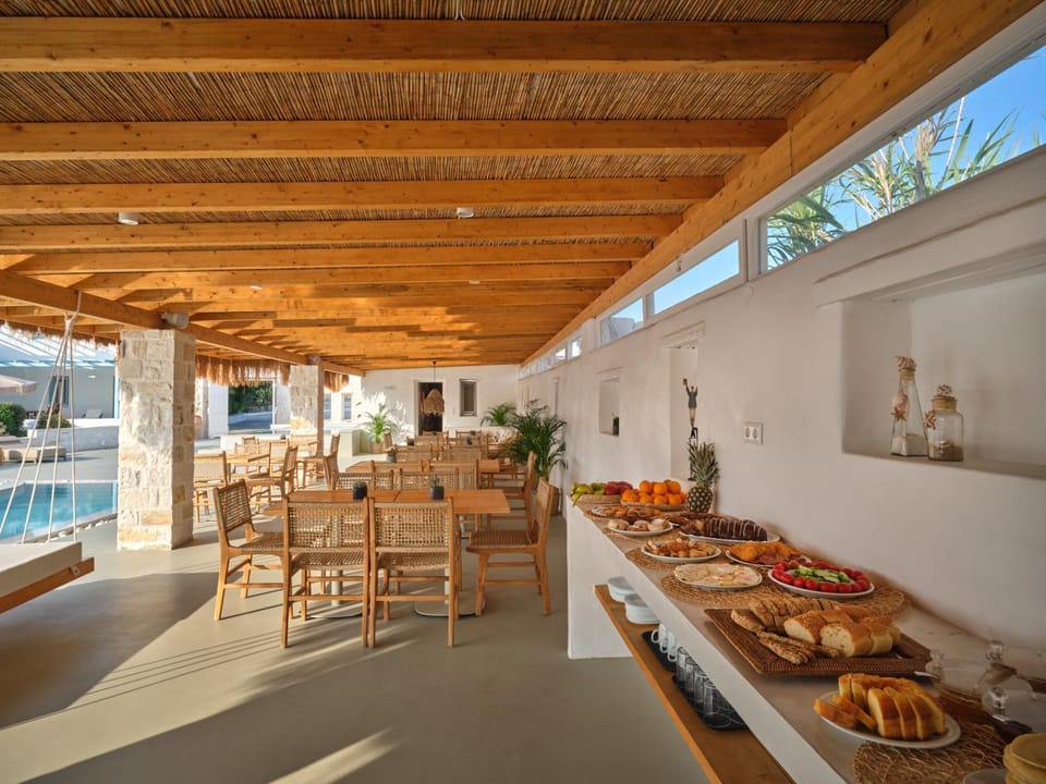Property building, Breakfast