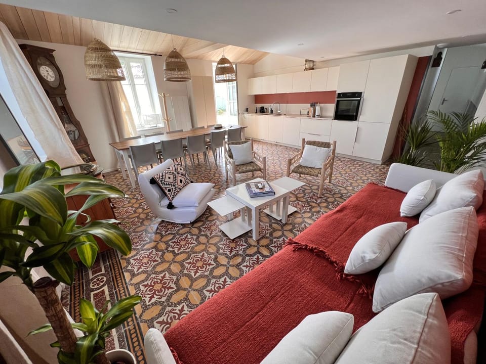Kitchen or kitchenette, Living room