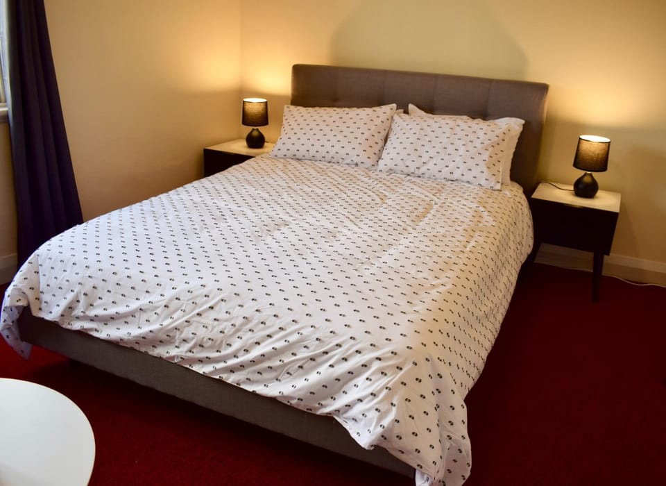 Comfortable 3 Bedroom Apartment In Trendy Haberfield Apartment in Sydney