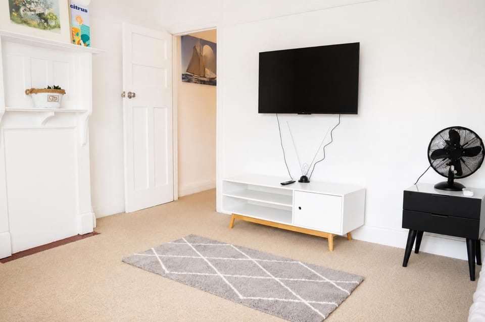 Cosy 3 Bedroom Apartment In Trendy Haberfield Inn in Sydney