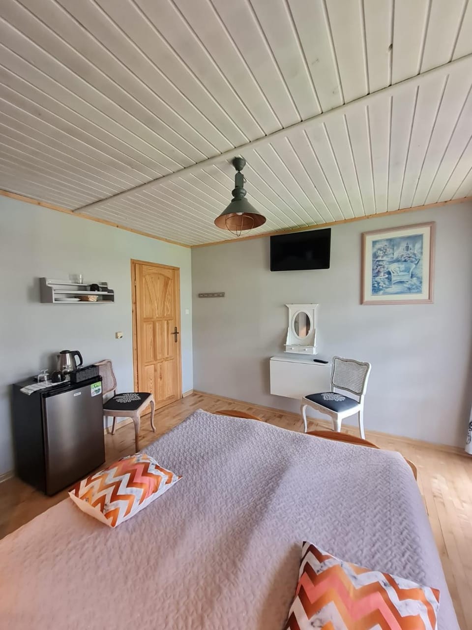 Bed, TV and multimedia, Photo of the whole room