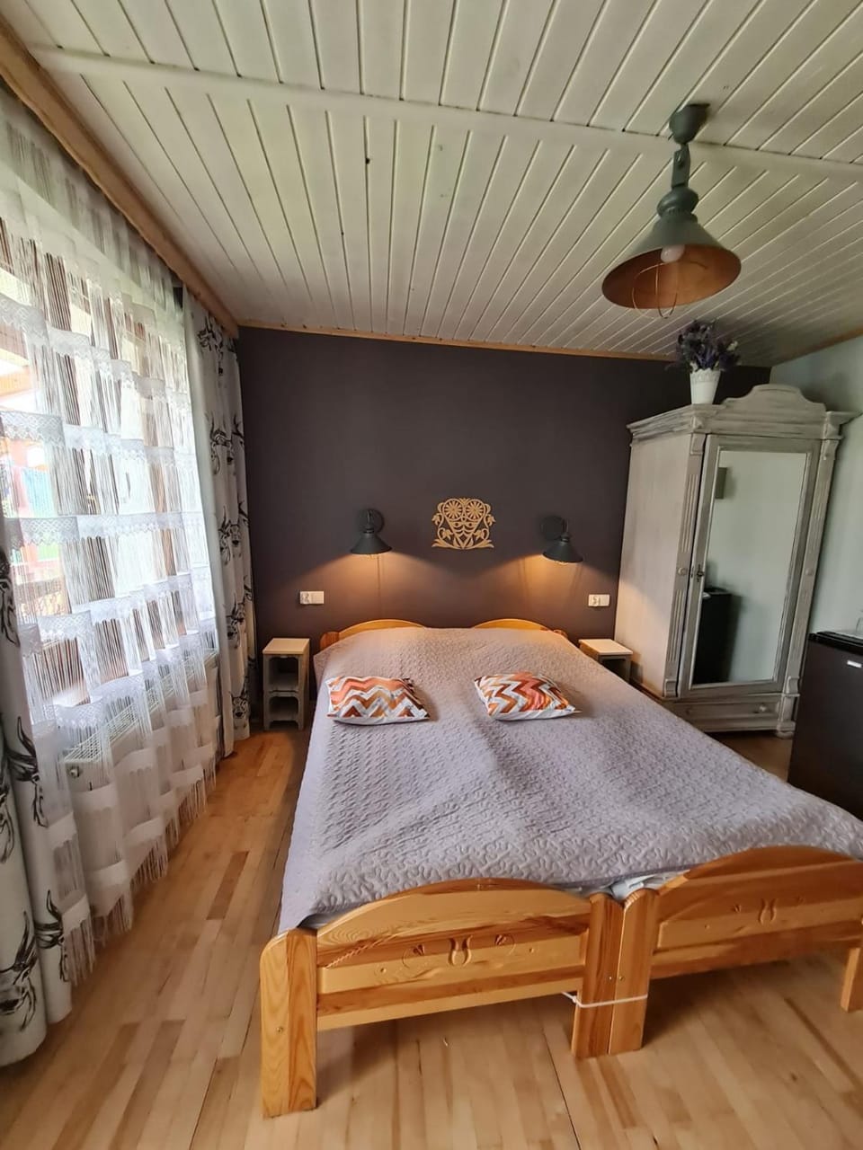 Bed, Photo of the whole room, Seating area