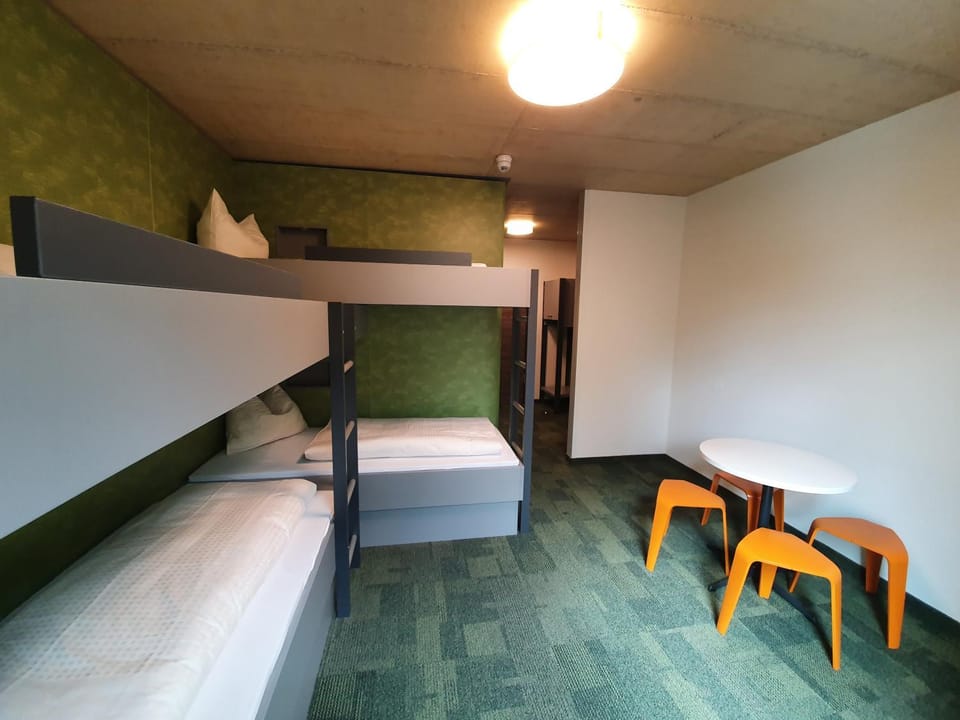 Bedroom, bunk bed