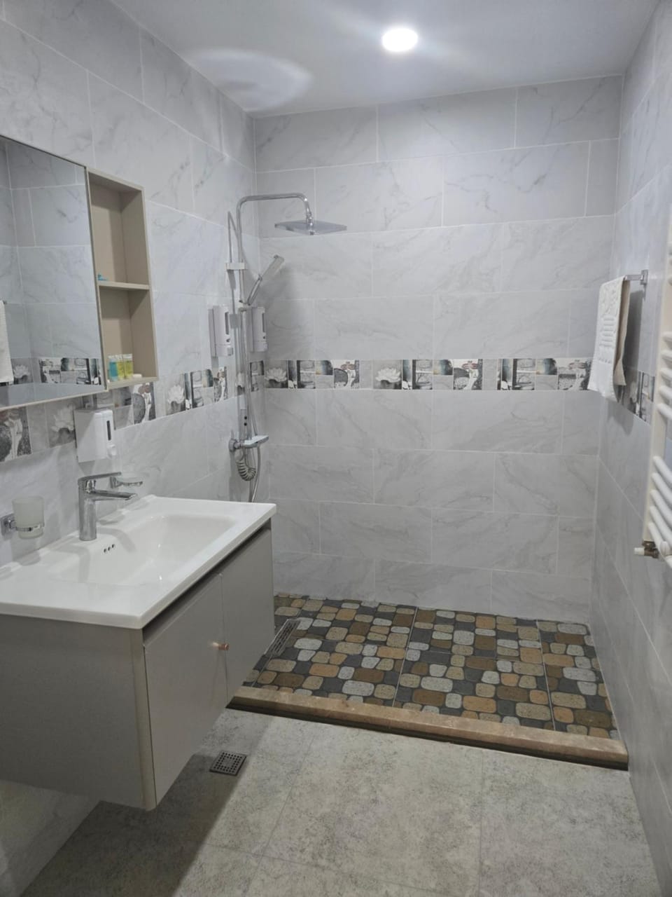 Shower, Bathroom, towels