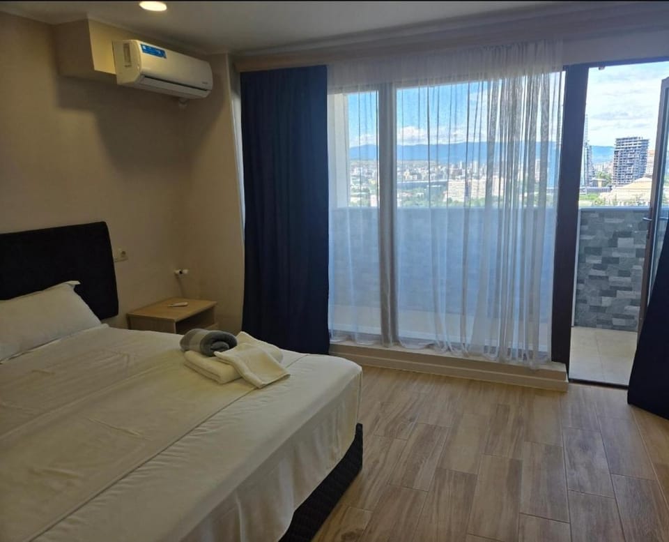 Bed, View (from property/room), Balcony/Terrace, towels