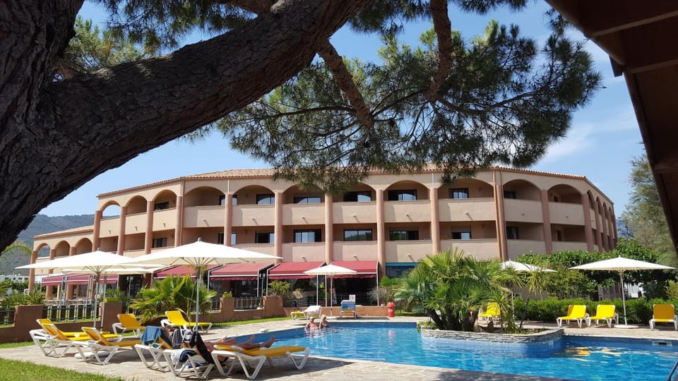 Le California Motel Apartment hotel in Corsica