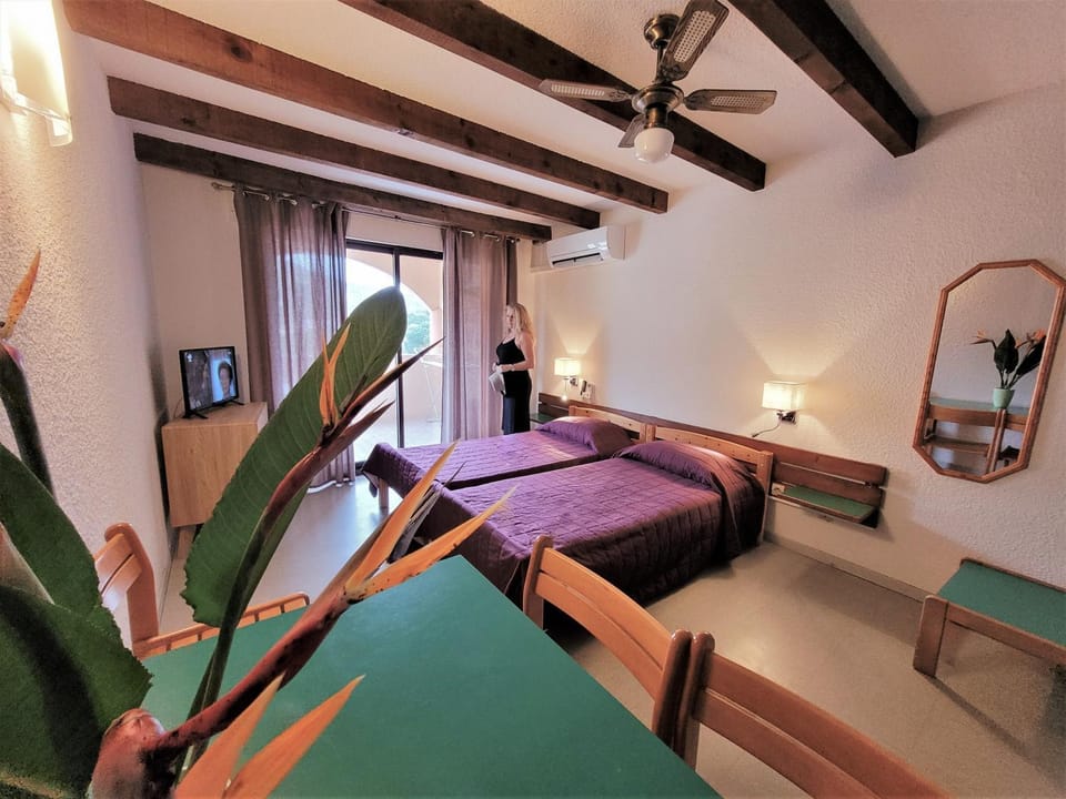 Le California Motel Apartment hotel in Corsica