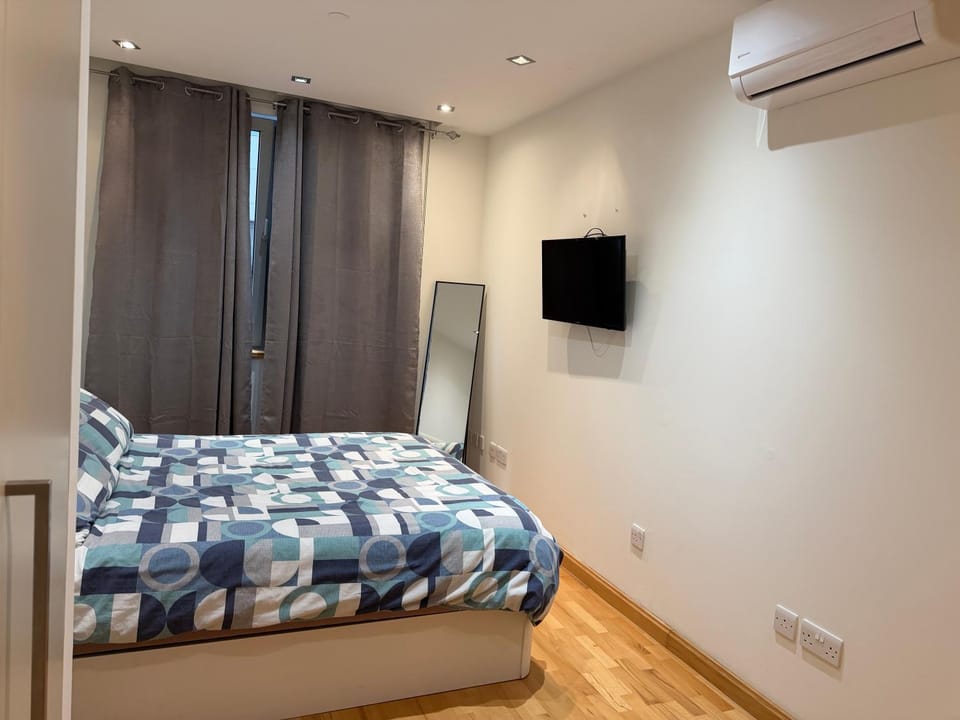 Swimming pools Apartment in Ocean Village - 2 bed 2 bath Rock view Apartment in Gibraltar