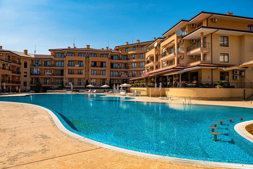 Property building, Swimming pool