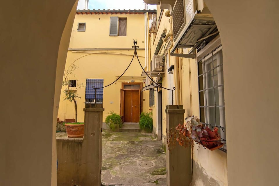 Day, Inner courtyard view