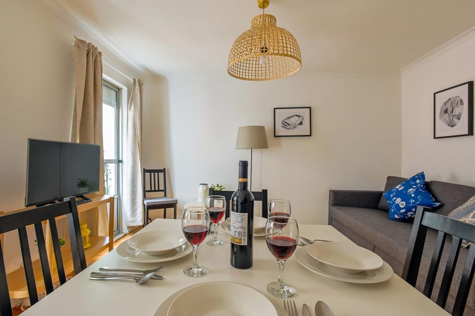 TV and multimedia, Living room, Dining area