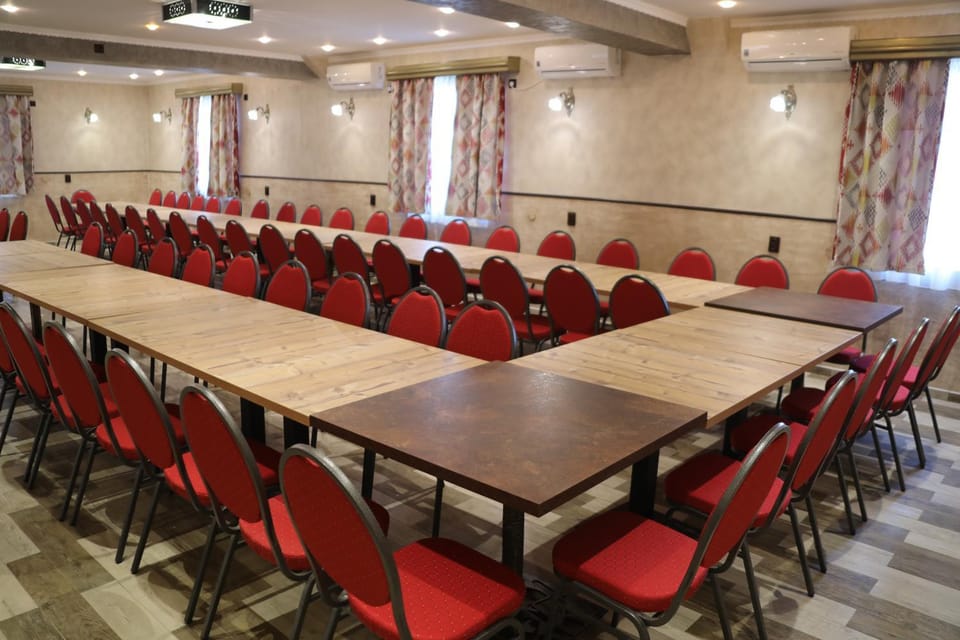 Restaurant/places to eat, Activities
