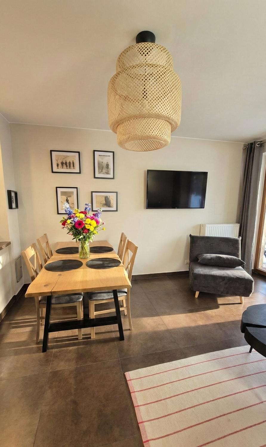 TV and multimedia, Living room, Dining area
