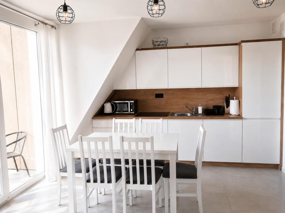 Kitchen or kitchenette, microwave, kitchen