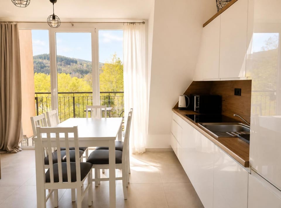 Dining area, microwave, kitchen
