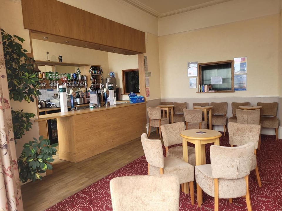 Lounge or bar, Seating area, Drinks