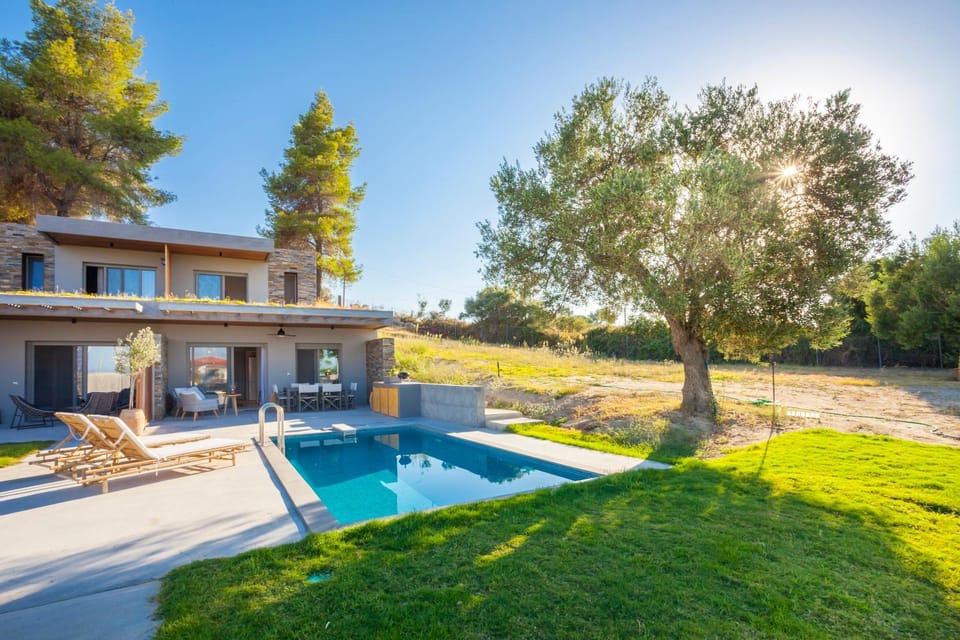 Property building, Facade/entrance, Garden, Garden view, Pool view, Swimming pool