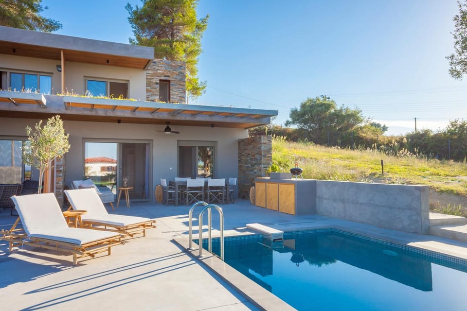 Patio, BBQ facilities, Garden, Balcony/Terrace, Dining area, Swimming pool, Swimming pool, sunbed