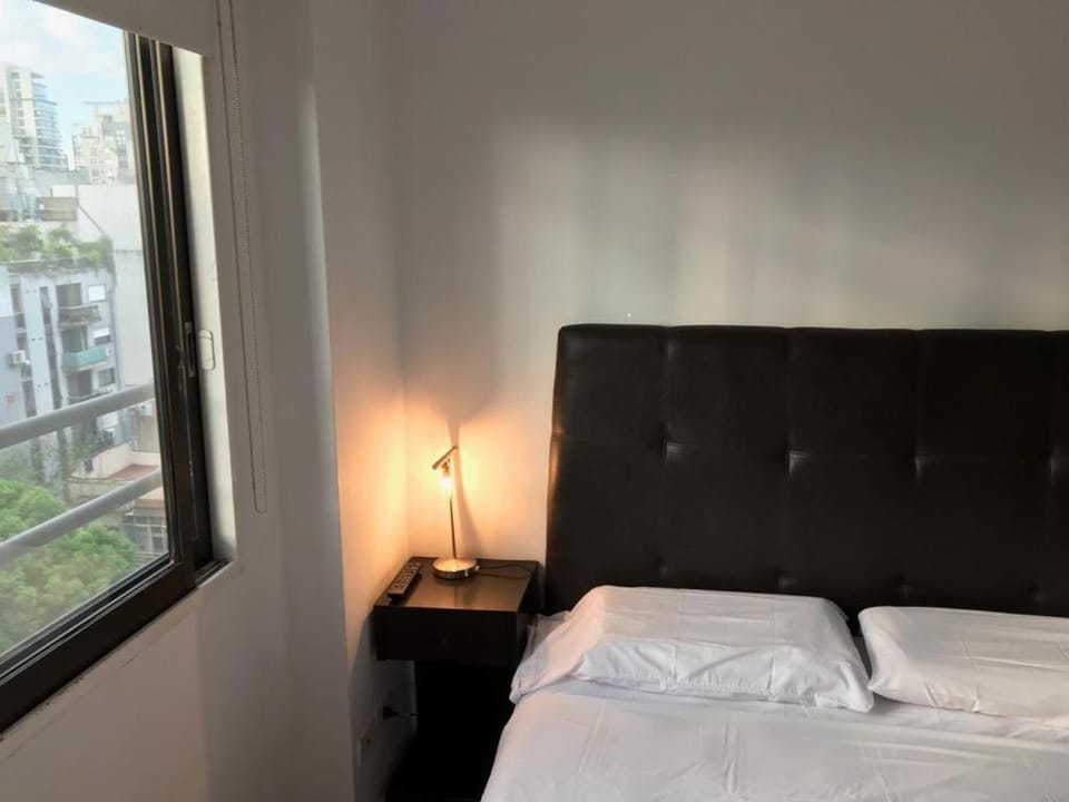 Alquiler Palermo por dia Juncal y Oro a pasos de la rural y embajadas 1 2 3 4 5 personas cocheras balcon wifi Se solicita número de contacto Apartment in Buenos Aires