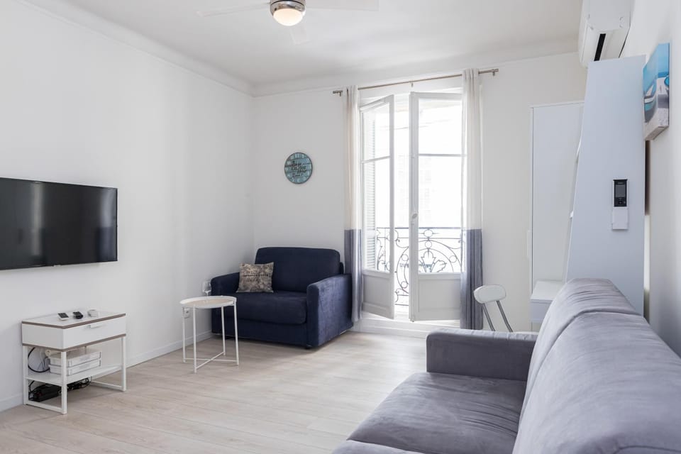 Promenade des Anglais . Nice Apartment in Nice